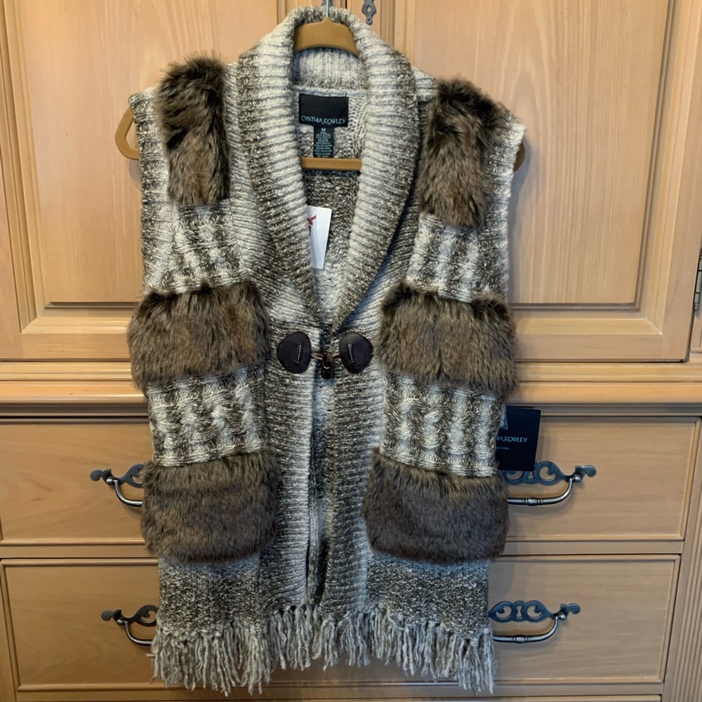 Knitted vest with Faux fur
